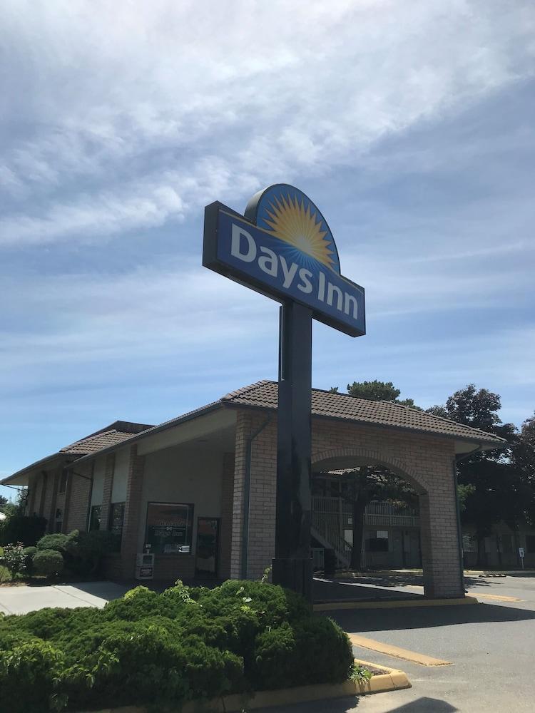 Days Inn By Wyndham Річленд Екстер'єр фото